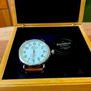 Shinola runwell 47mm quartz watch.